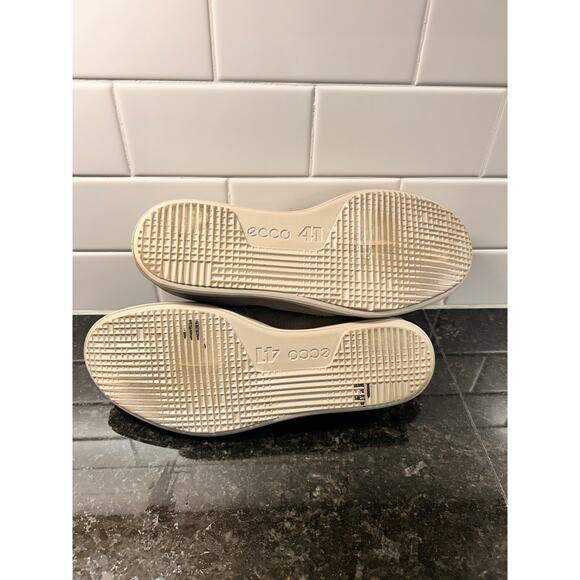 Ecco Men's Collin 2.0 Slip on Perf Leather Cut Out Detail Elastic Goring Grey 7 - Picture 10 of 12